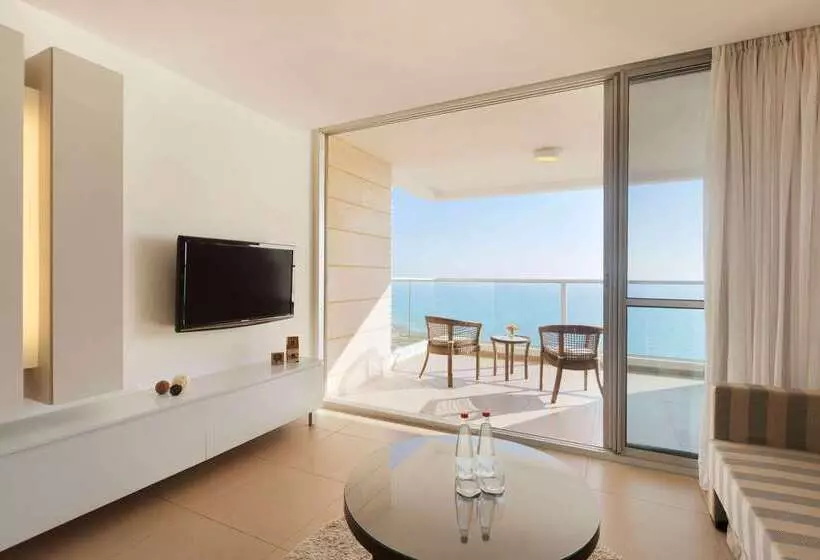 Ramada Hotel & Suites By Wyndham Netanya