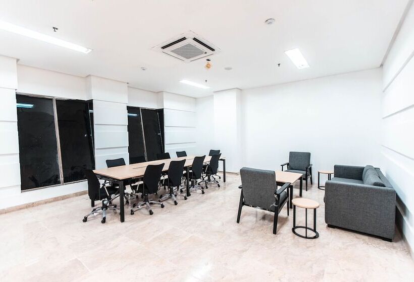 Townhouse 1 Hotel Salemba