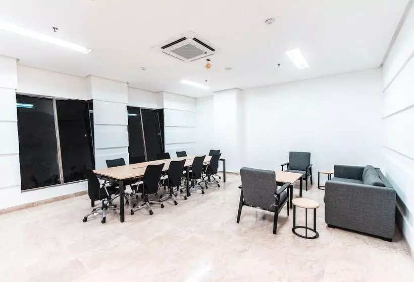 Townhouse 1 Hotel Salemba