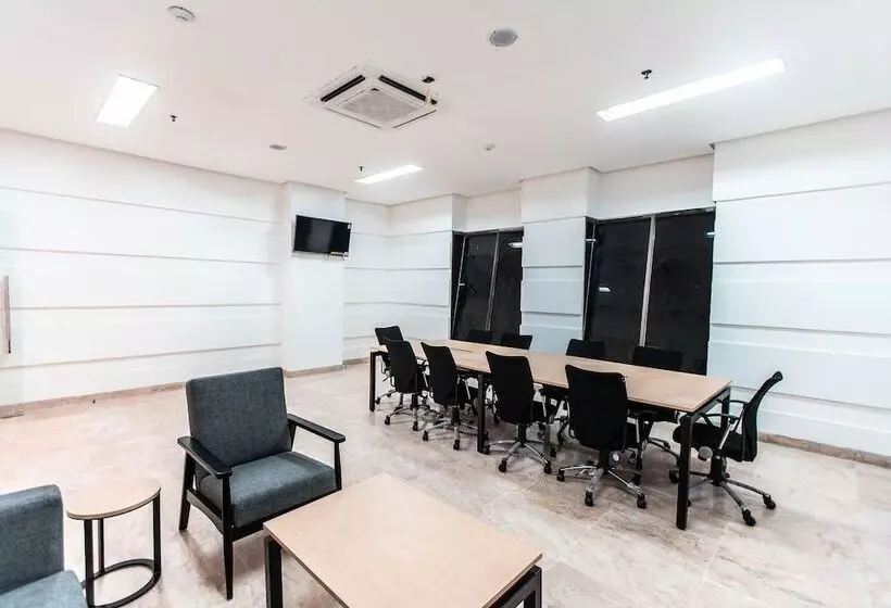 Townhouse 1 Hotel Salemba