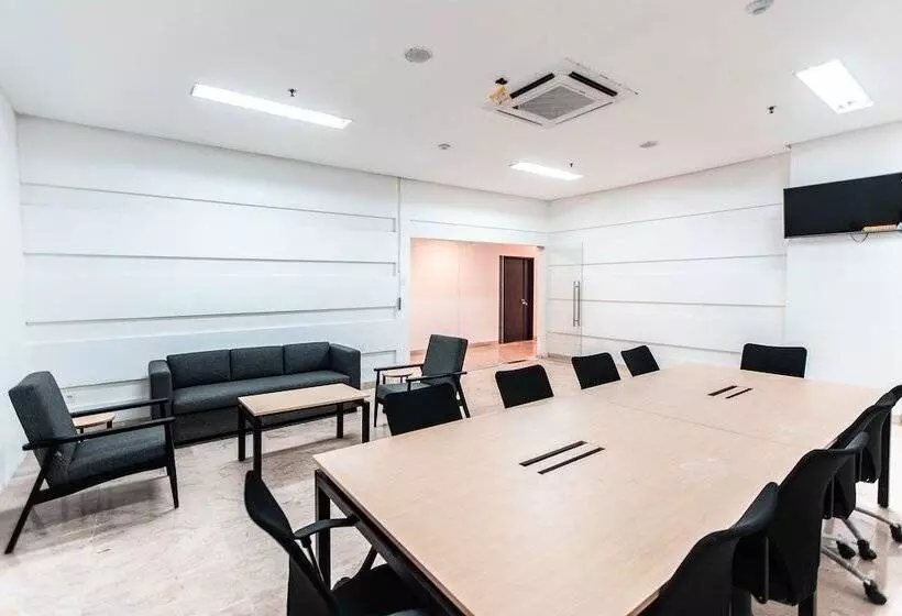 Townhouse 1 Hotel Salemba