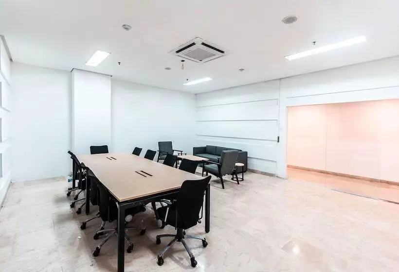 Townhouse 1 Hotel Salemba