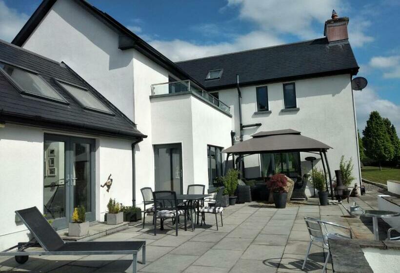 צימר Brona Dempsey