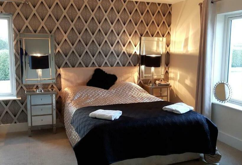 צימר Brona Dempsey