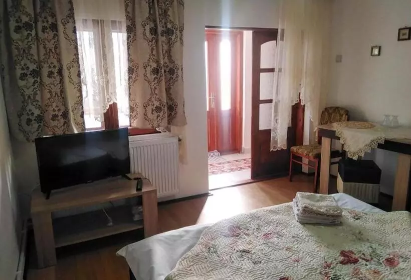 تختخواب و صبحانه Casa La Agapia