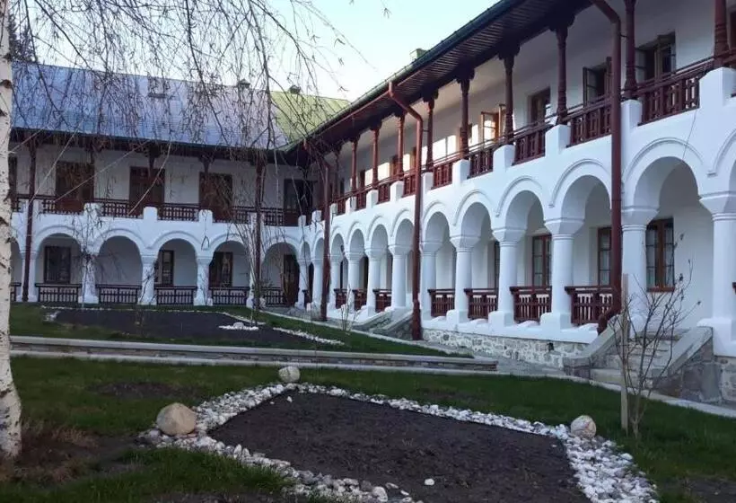 تختخواب و صبحانه Casa La Agapia