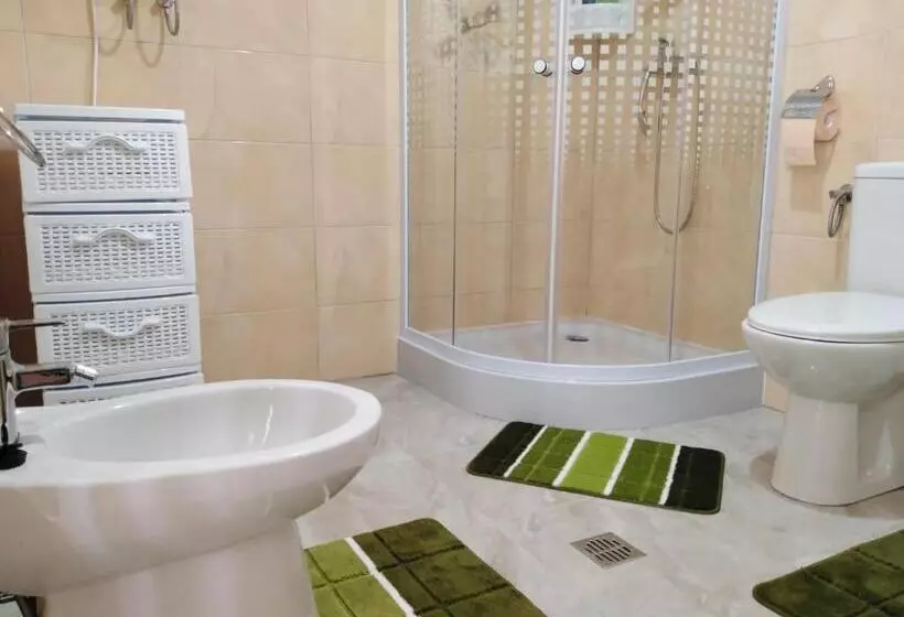 تختخواب و صبحانه Casa La Agapia