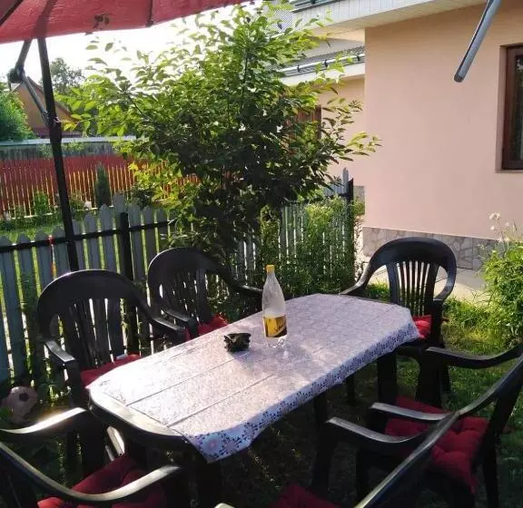 تختخواب و صبحانه Casa La Agapia