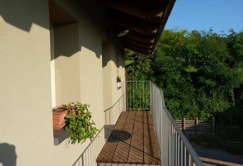 تختخواب و صبحانه La Mela Antica