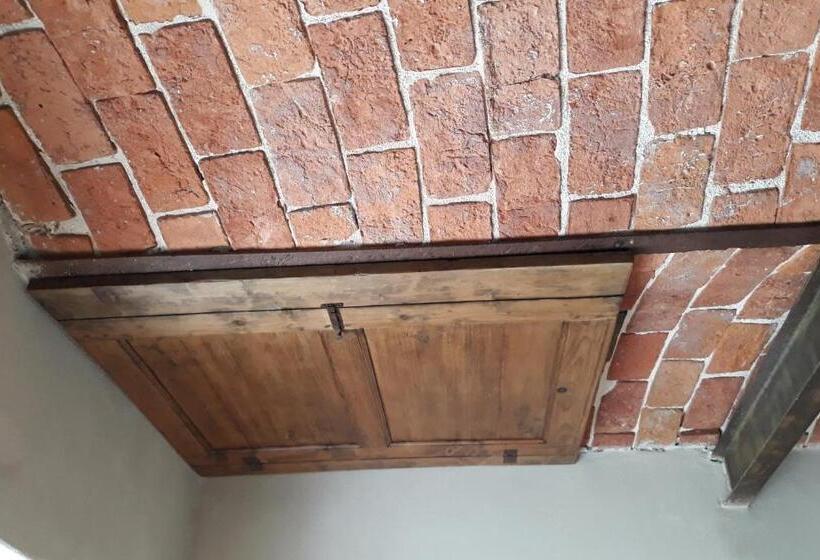 تختخواب و صبحانه La Mela Antica