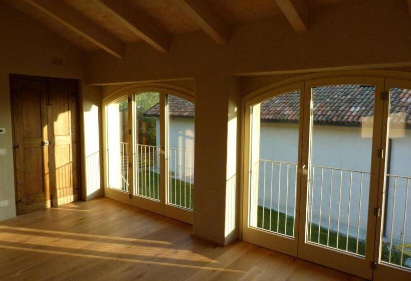 تختخواب و صبحانه La Mela Antica