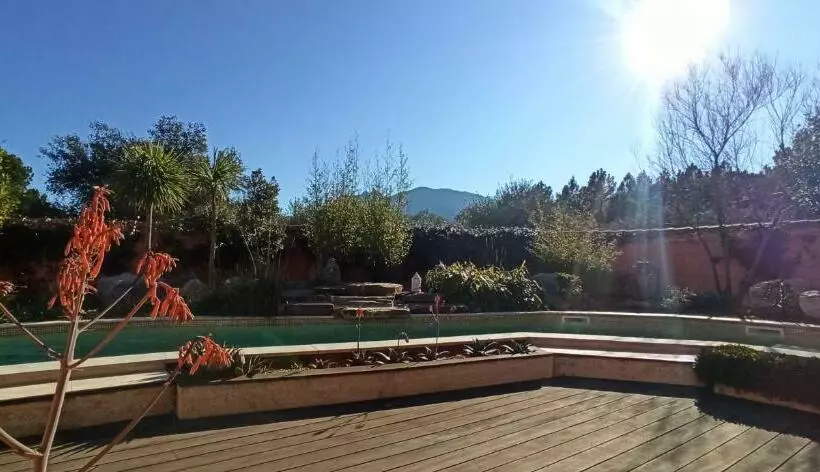 Aamiaismajoitus (B&B) Villa Sorede