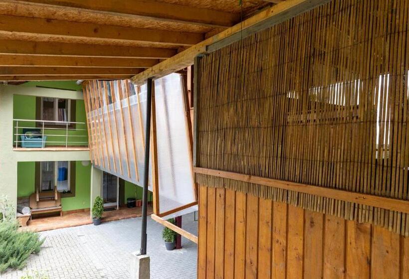 פנסיון Casa Flori De Nuc