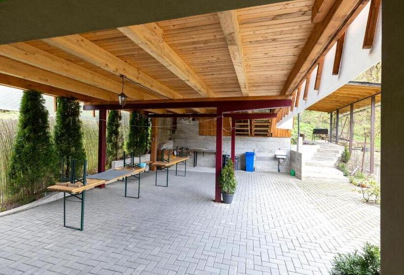 פנסיון Casa Flori De Nuc