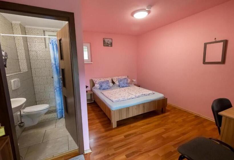 פנסיון Casa Flori De Nuc