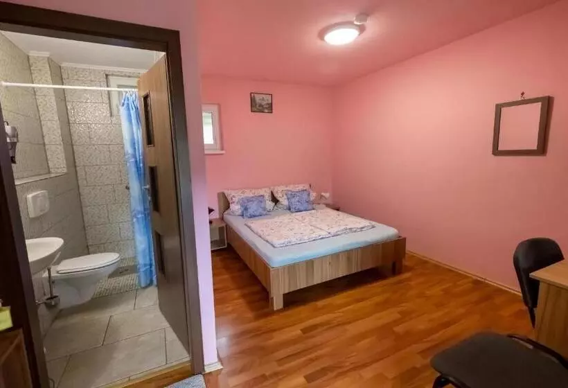 ペンション Casa Flori De Nuc