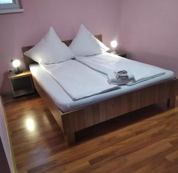 ペンション Casa Flori De Nuc