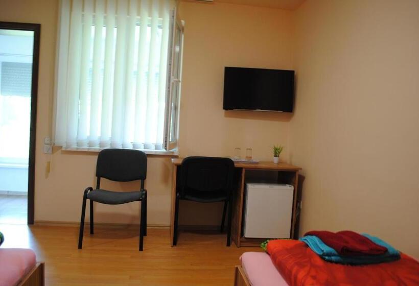 פנסיון Casa Flori De Nuc