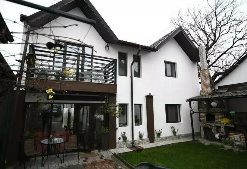پانسیون Upstairs Residence