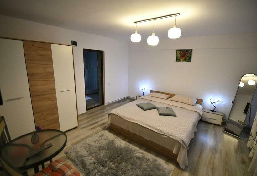 ペンション Upstairs Residence