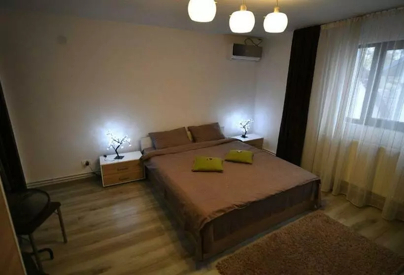 پانسیون Upstairs Residence