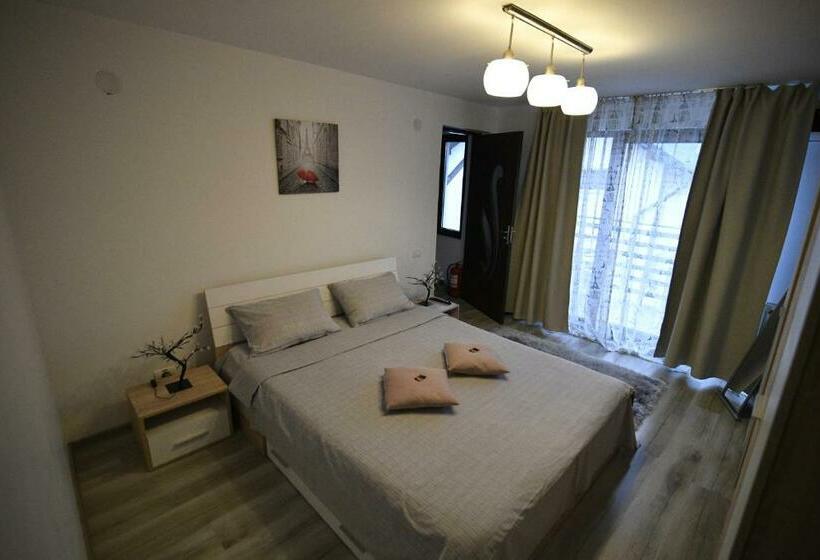 ペンション Upstairs Residence