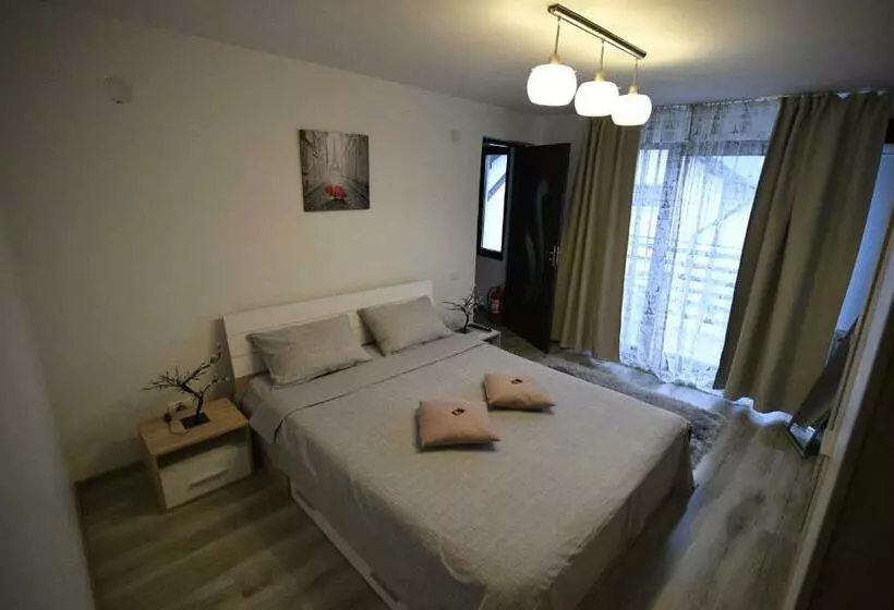پانسیون Upstairs Residence