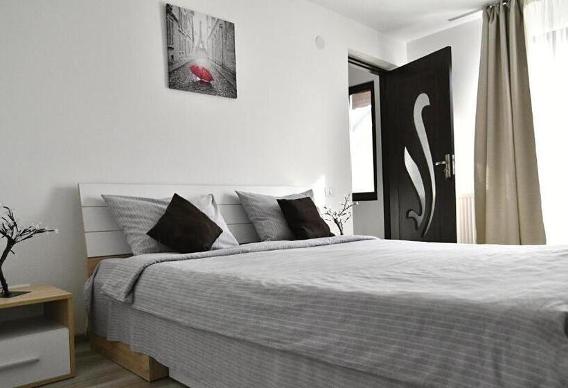 ペンション Upstairs Residence