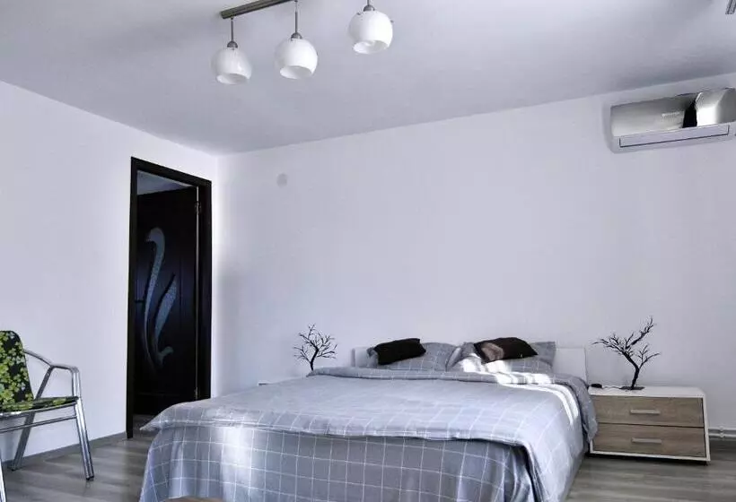 پانسیون Upstairs Residence
