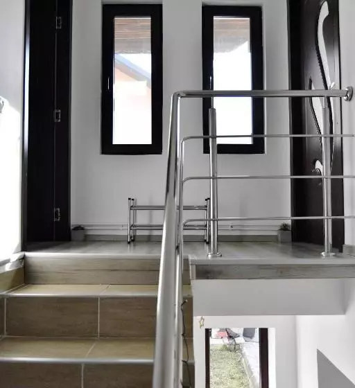 پانسیون Upstairs Residence
