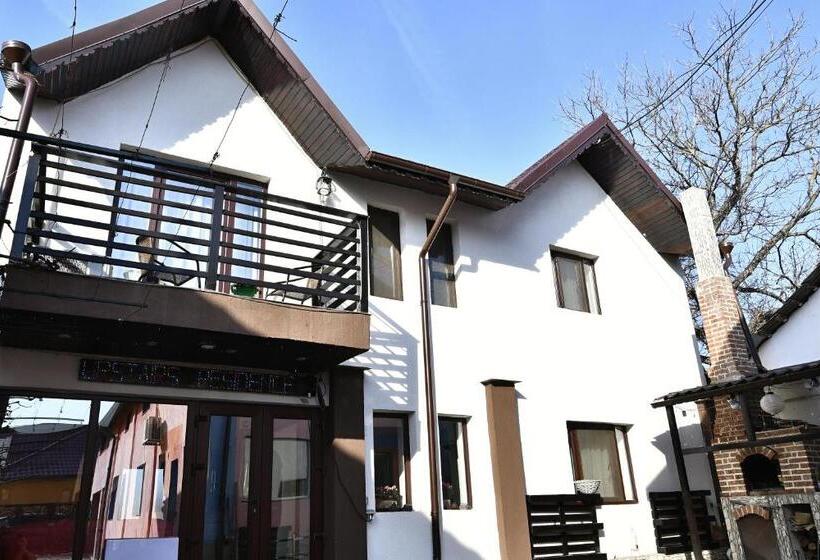 ペンション Upstairs Residence