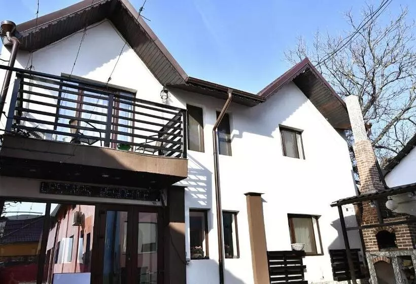 پانسیون Upstairs Residence