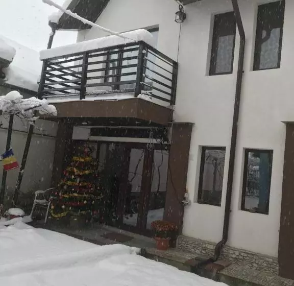 پانسیون Upstairs Residence