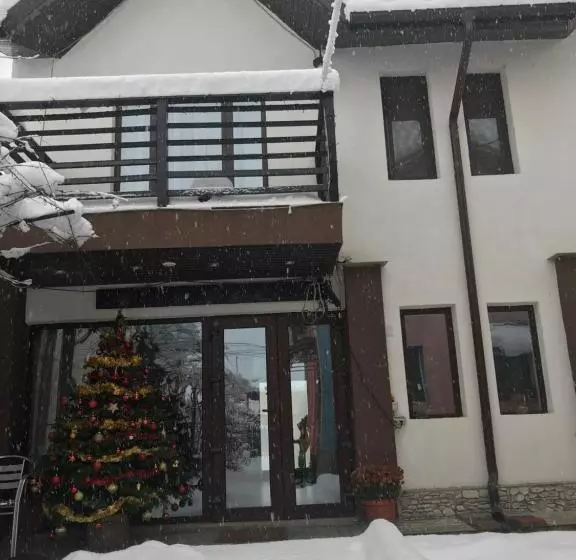 پانسیون Upstairs Residence