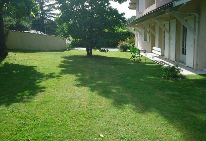 Bed and Breakfast A La Cerisaie