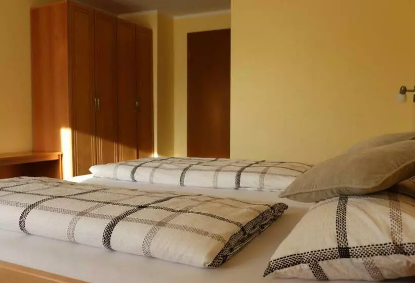 Hotelli Zum Waldstein