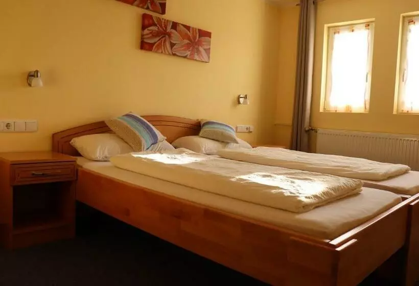 Hotelli Zum Waldstein