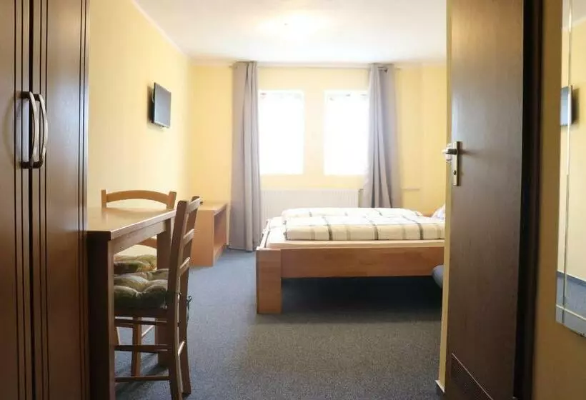 Hotelli Zum Waldstein