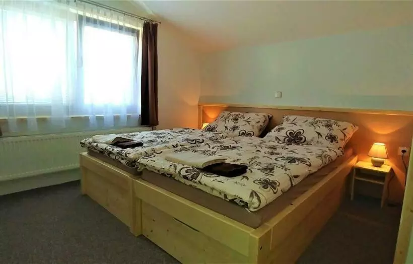 Majatalo Penzion U Médi