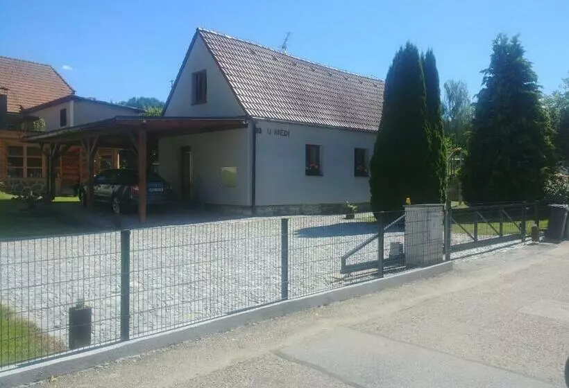 Majatalo Penzion U Médi