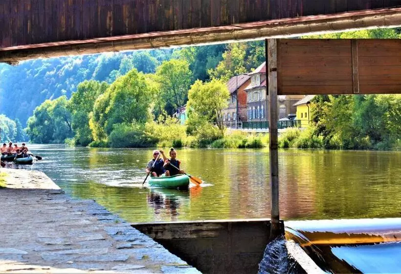 Majatalo Penzion U Médi