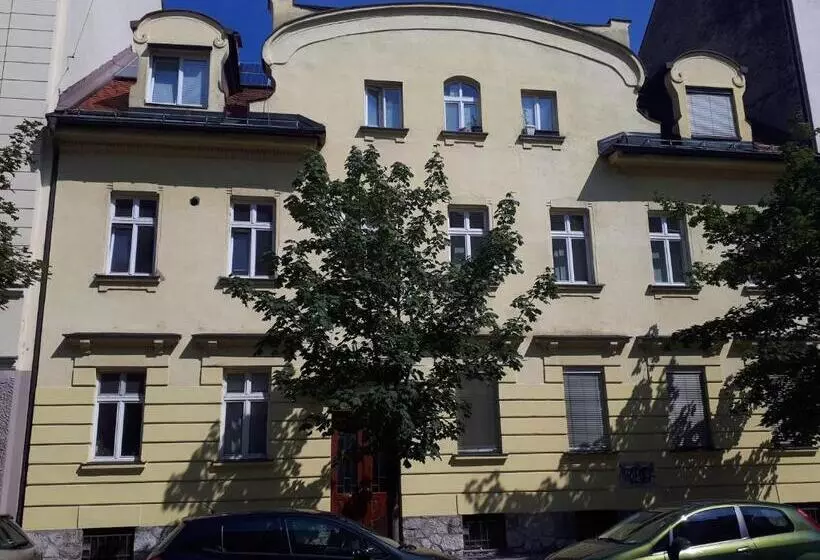 پانسیون Tabor   Apartments Rozmanova Street