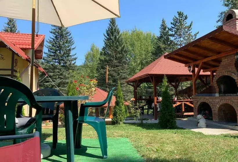 ユースホステル Casa Galbena