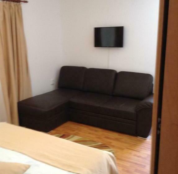 ユースホステル Casa Galbena