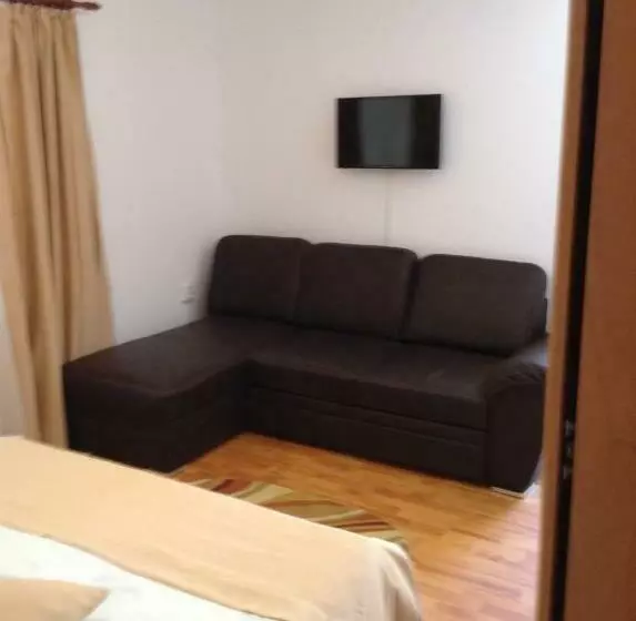 ユースホステル Casa Galbena