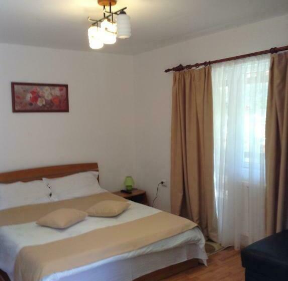 ユースホステル Casa Galbena