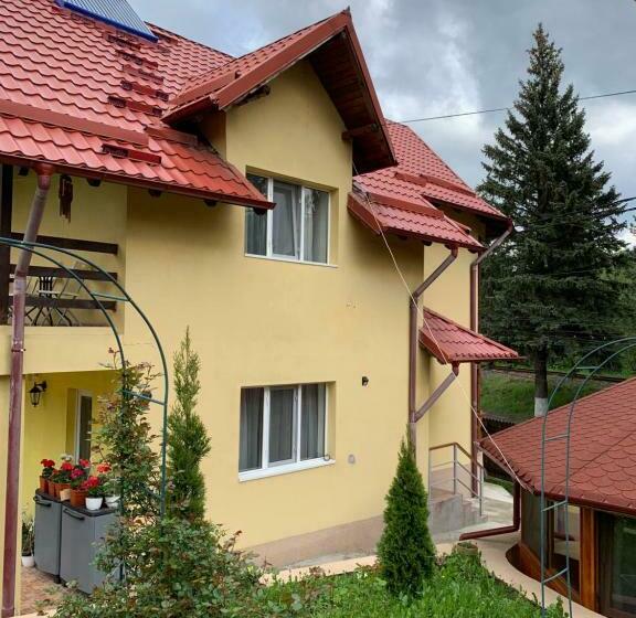 ユースホステル Casa Galbena