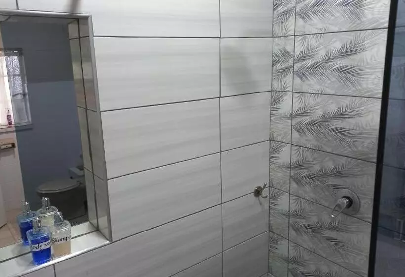 ペンション The Nest