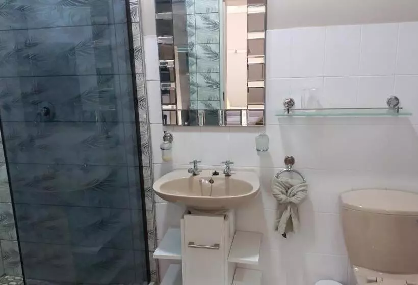 ペンション The Nest