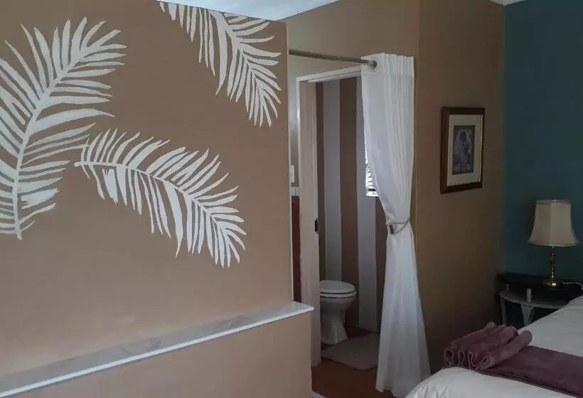 ペンション The Nest